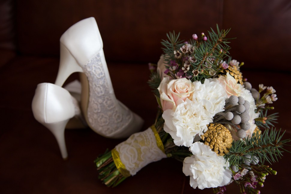 Букет невесты с шишками