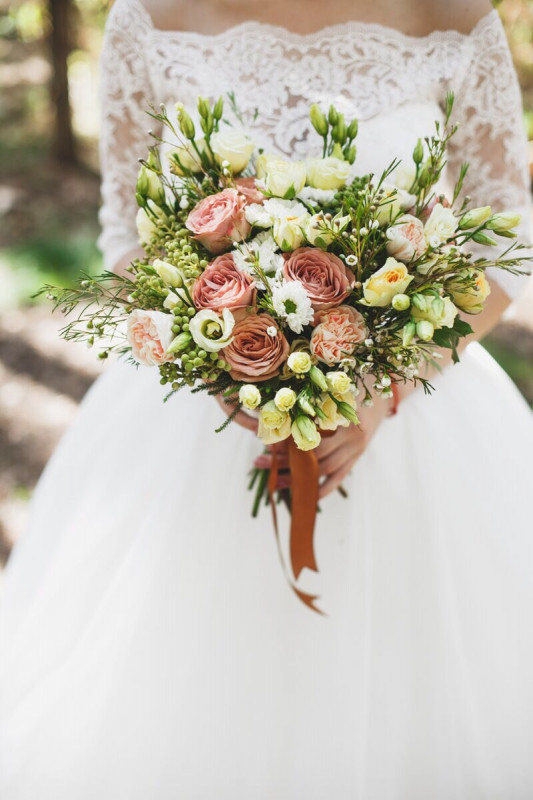 Букет невесты с розой цвета капучино