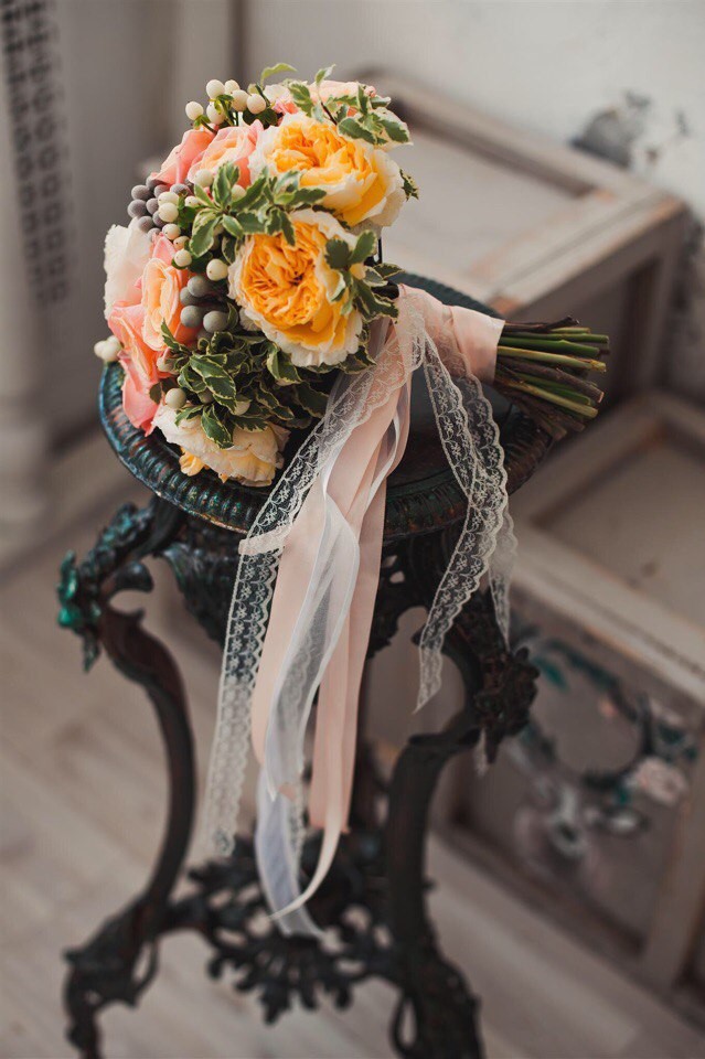 Букет невесты пионовидными розами