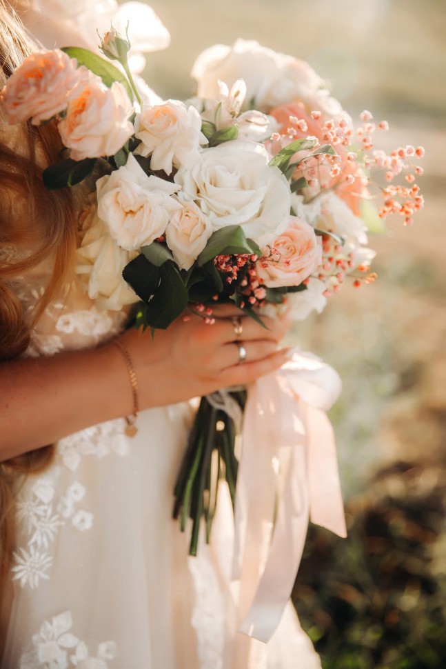 Букет невесты раскидистый, многосоставный