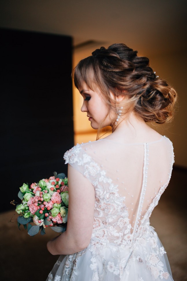 Букет невесты с веточками и гиперикумом