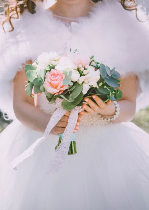 Букет невесты с пионом и ранункулюсом